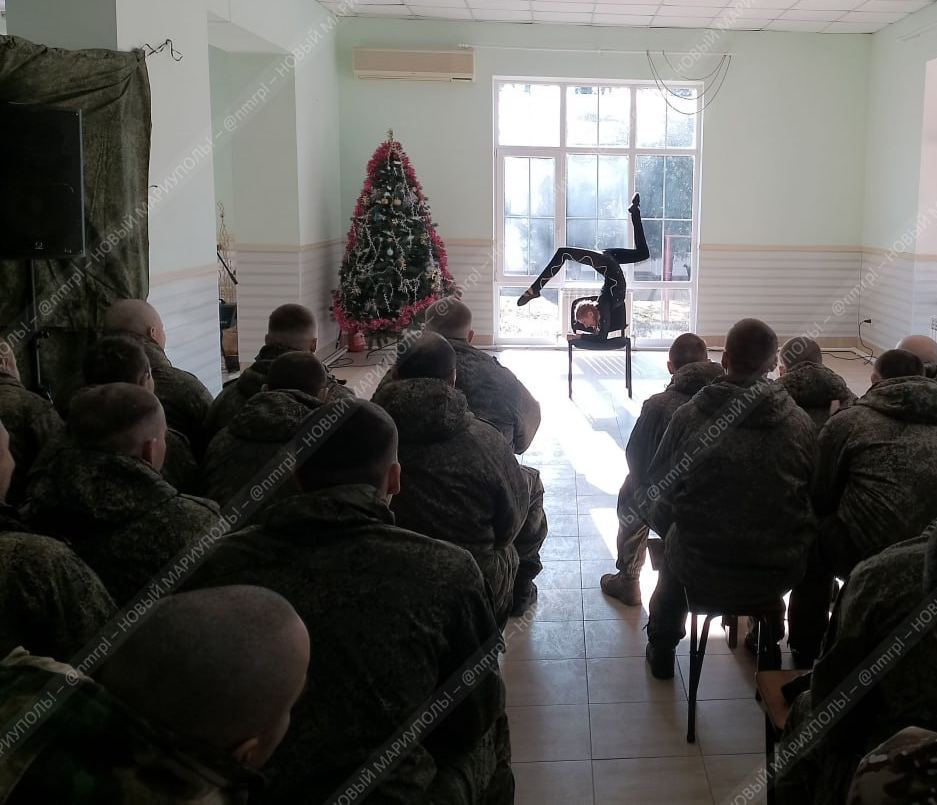 За відмову - у підвал: у Маріуполі дітей змусили розважати окупантів (фото)